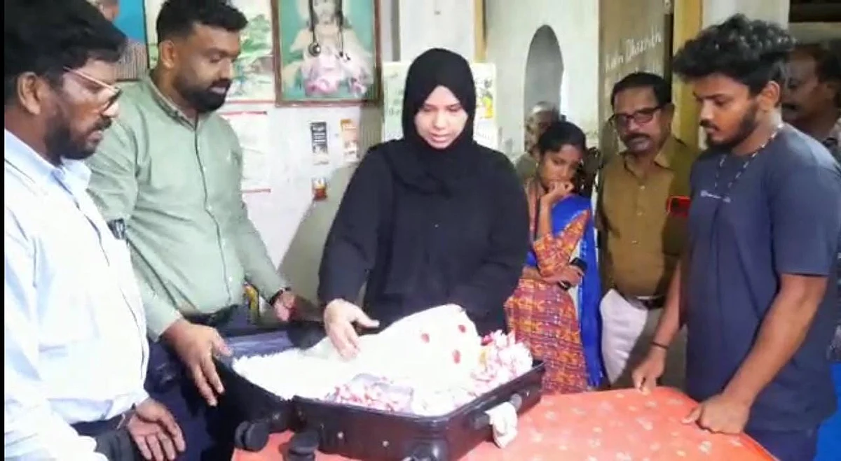 அஸ்தியை பெற்றுக்கொண்ட ராஜ்குமாரின் மகன்