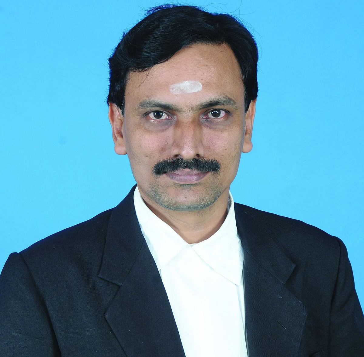 வழக்கறிஞர் வி எஸ் சுரேஷ்