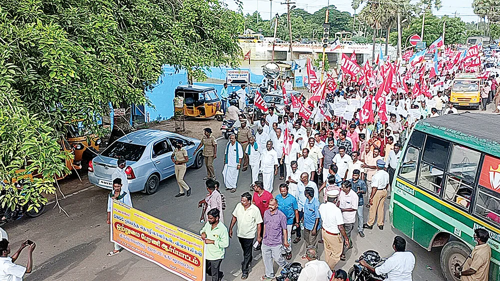 “காவிரிப்படுகையை காவுகொடுக்கிறார்கள் கம்யூனிஸ்ட்டுகள்...”