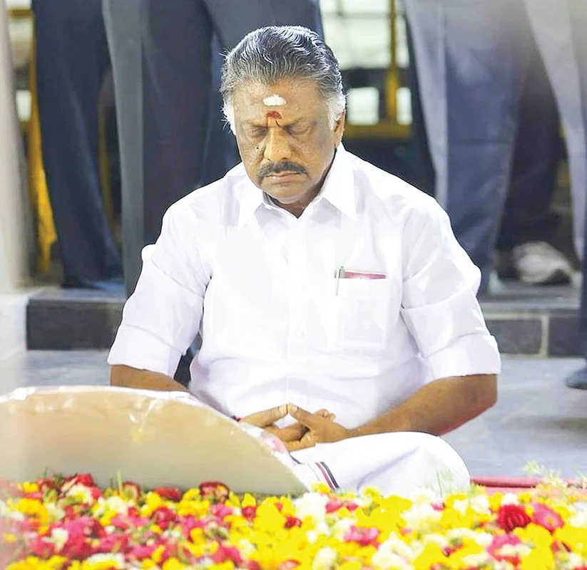 ஆறுமுகசாமி ஆணையம்... அரங்கேறும் அரசியல் காட்சிகள்!