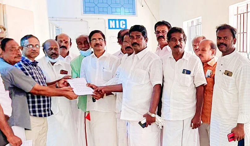 தென்னை விவசாயிகள்