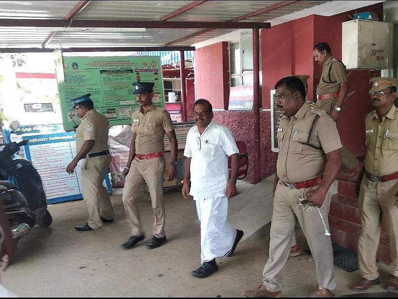 பல்கலைக்கழகத் தேர்வில் ஆள்மாறாட்டம்; பாஜக திருவாரூர் மாவட்டத் தலைவர் கைது! - என்ன நடந்தது?