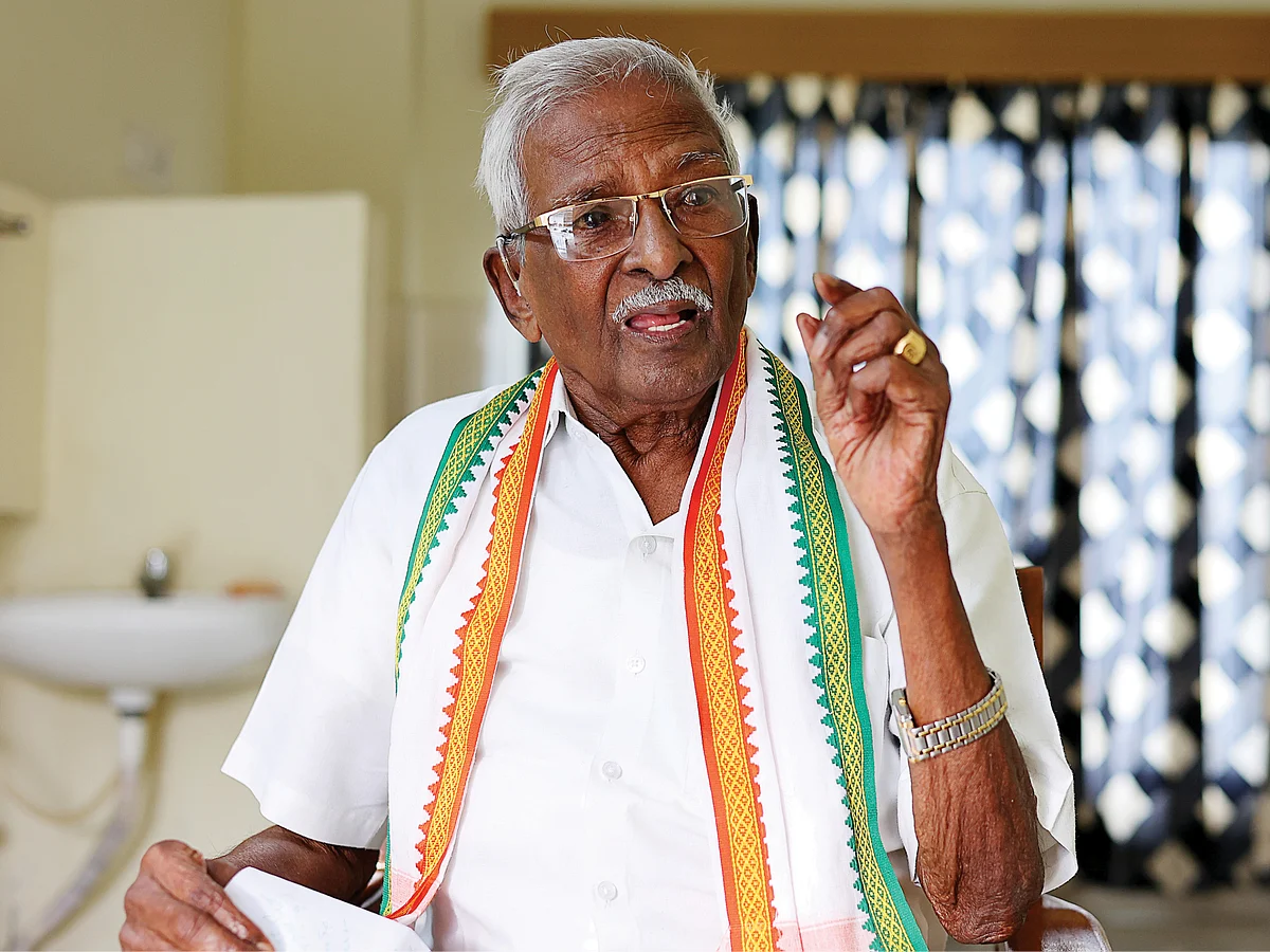 ``போதை ஒழியவேண்டும் என்பவர்கள், முதலில் மதுவை ஒழிக்கவேண்டும்" - சுட்டிக்காட்டும் குமரி அனந்தன்