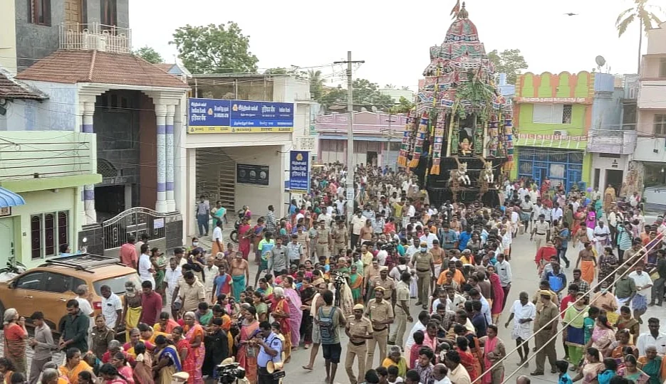பக்தர்கள் வெள்ளத்தில் திருத்தேர்