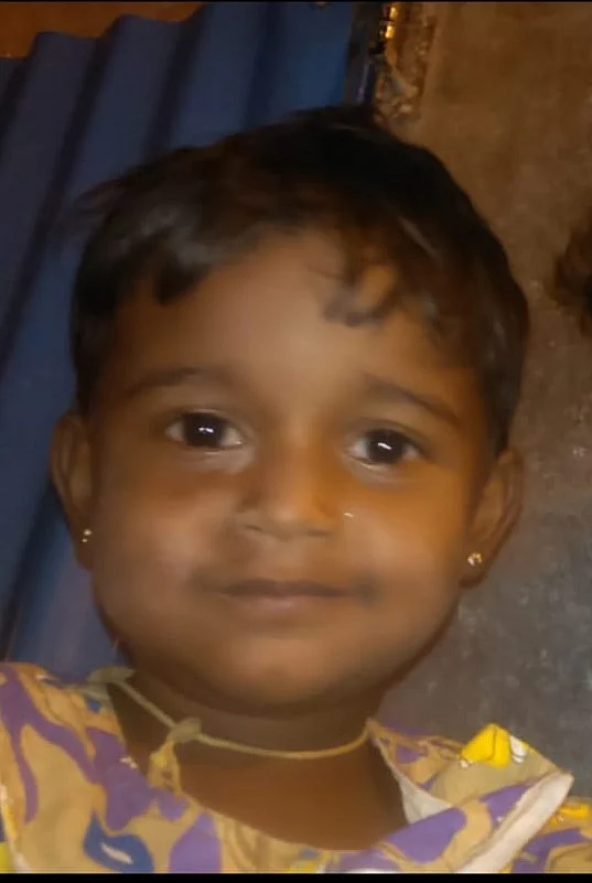 குழந்தையாக டானியா