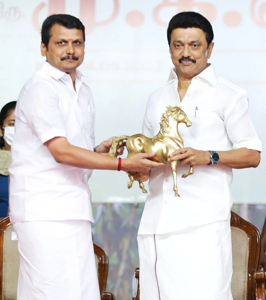 மிஸ்டர் கழுகு: எம்.எல்.ஏ-க்களுக்கு எக்ஸாம் வைத்த முதல்வர்! - வினாத்தாள் தயாரித்துக்கொடுத்த ‘அவர்’