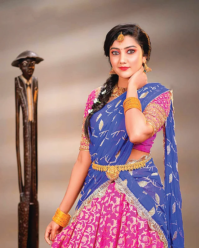 அபி நவ்யா