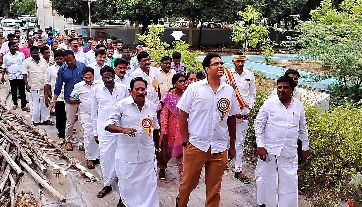 ஆளுநரின் அடுத்த அதிரடித் திட்டம் முதல் உதயகுமாரை நம்பி ஏமாந்தவர்கள் வரை... கழுகார் அப்டேட்ஸ்!
