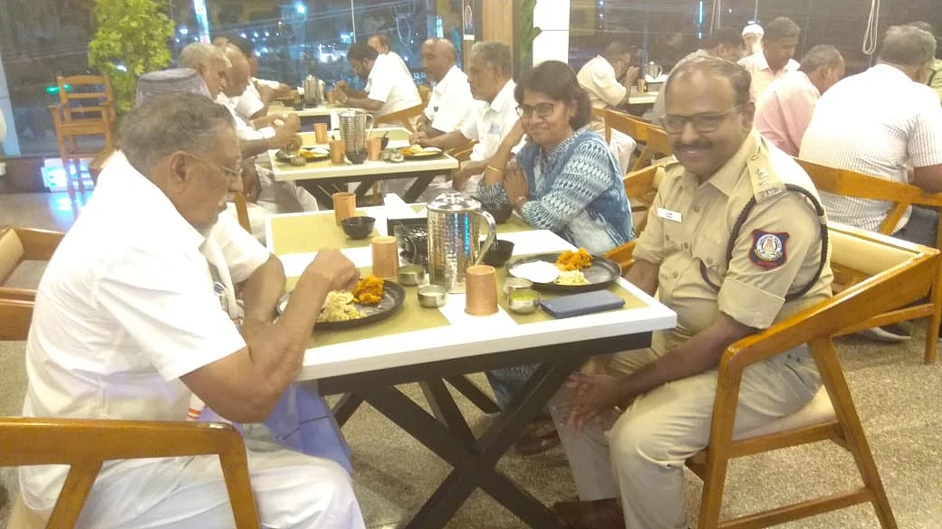 நல்லிணக்கத்தை ஏற்படுத்திய அதிகாரிகள்
