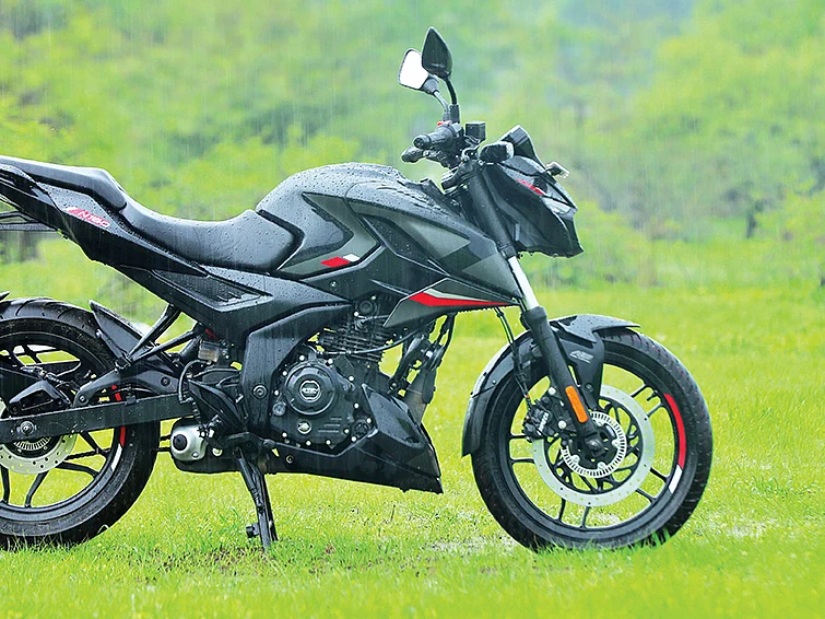பல்ஸர் NS160-க்கு மாற்றா இந்த பல்ஸர் N160?