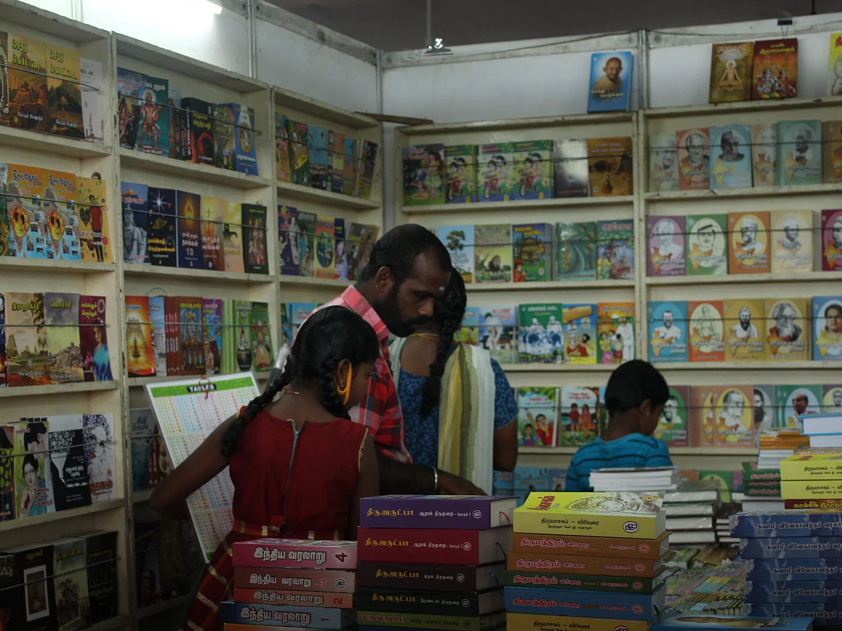 Erode Book Festival 2022 : புத்தகங்கள், தொல்லியல் கண்காட்சி; ஆர்வத்துடன் பங்கேற்ற மக்கள்|Photo Album
