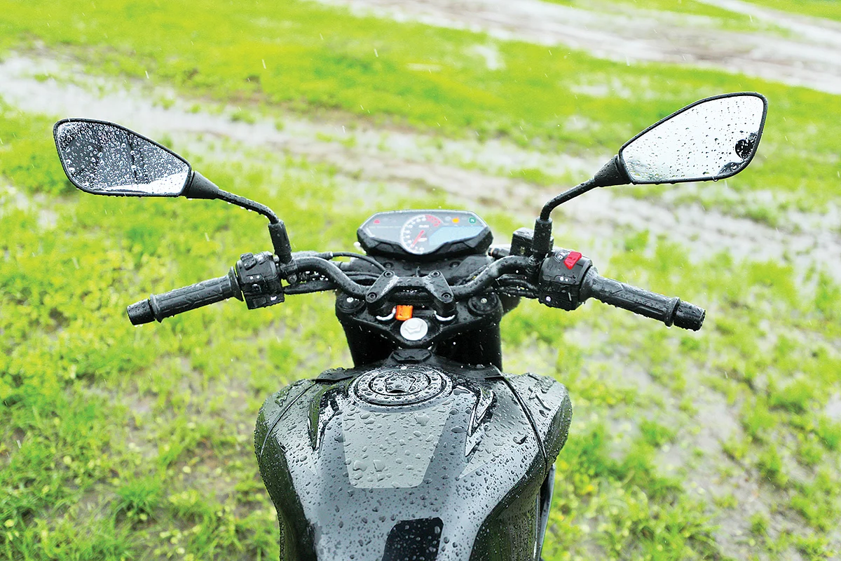 ரைடிங் பொசிஷன் பக்கா.