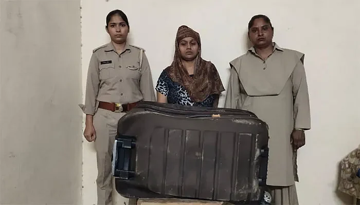 அதிகாலை 2 மணி, ட்ராலி பேக்கை இழுத்துச் சென்ற பெண்; ட்ராலியின் உள்ளே? -உதவிக்கு வந்த போலீஸ் அதிர்ச்சி