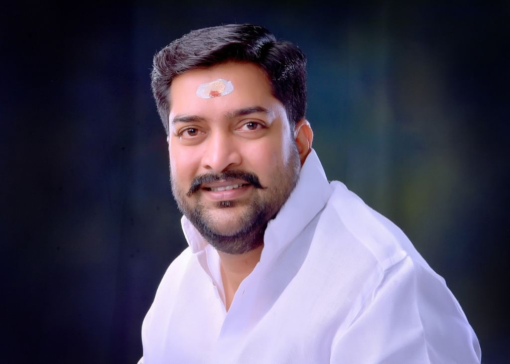 புதுச்சேரி அதிமுக துணை அமைப்பாளர் வையாபுரி மணிகண்டன்