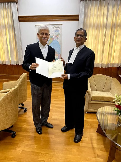 நீதிபதி உதய் உமேஷ் லலித் - நீதிபதி என்.வி ரமணா