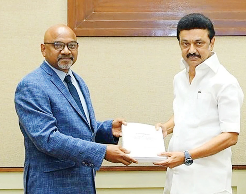 சாதகமாக இருந்தால் வெளியிடு... இல்லையேல் தூக்கிப்போடு... குப்பைக்குப் போன விசாரணை கமிஷன் அறிக்கைகள்!