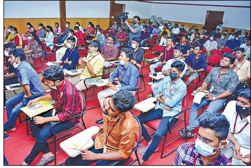 விகடன் மாணவப் பத்திரிகையாளர் பயிற்சித் திட்டம் 2022-23 - கூட்டுப் பயிற்சி முகாம்