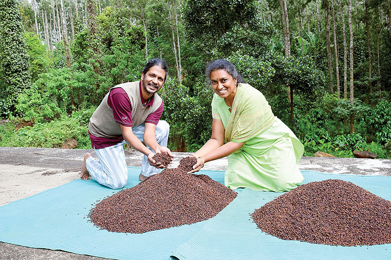 வினோத்குமார் – புனிதா தம்பதி