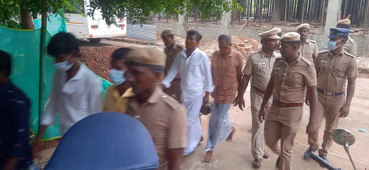குற்றவாளிகள் நீதிமன்றம் வந்தபோது