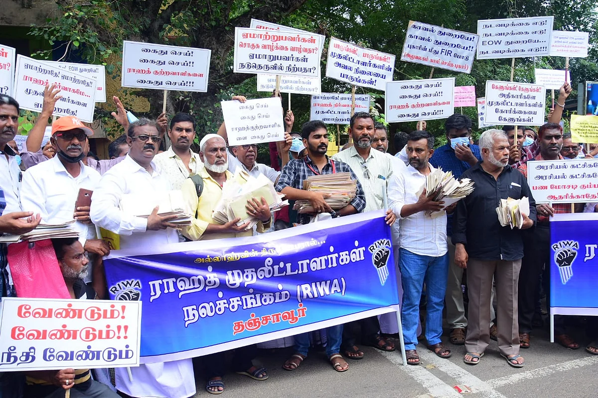 முற்றுகைப் போராட்டத்தில் முதலீட்டாளர்கள்