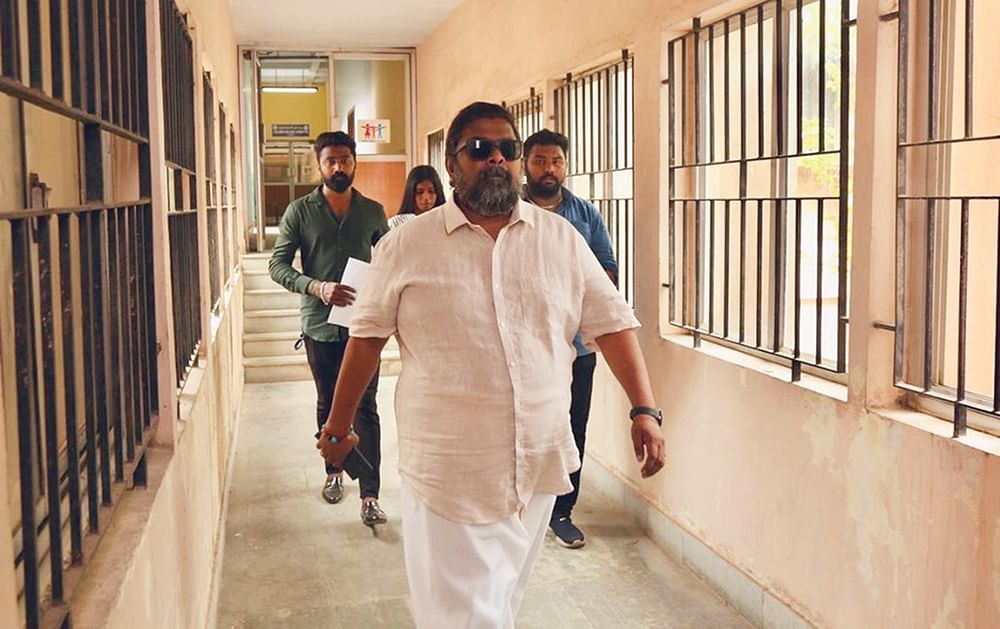 “இளையராஜா முன்னாடி ஆயிரம் தடவை தரையில் உட்காருவேன்!”