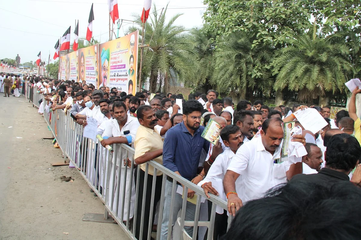 நிர்வாகிகள்-தொண்டர்கள்