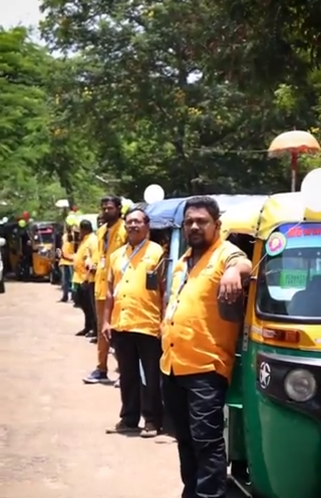 கேரள சவாரி ஆட்டோ டிரைவர்கள்