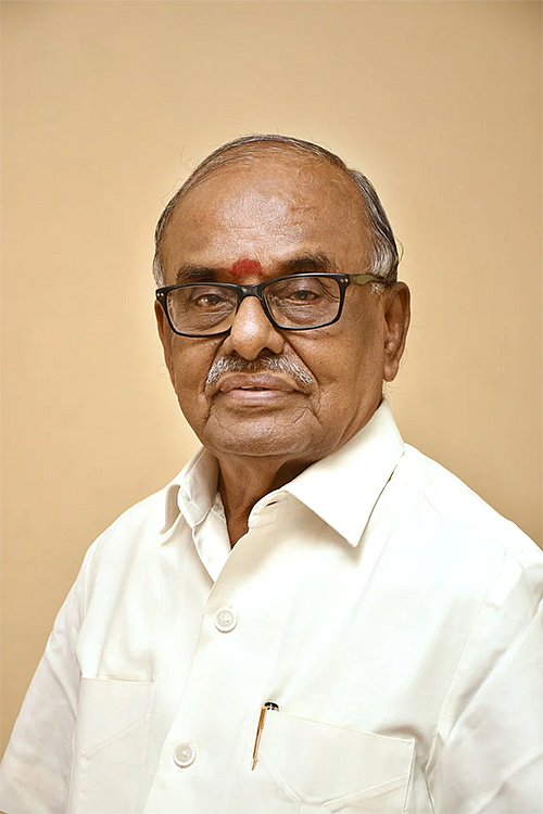 முதுமைக்கு மரியாதை! - 12 - காரும் பங்களாவும் நிரந்தரமில்லை... அன்பே எல்லாவற்றுக்கும் அடிப்படை!
