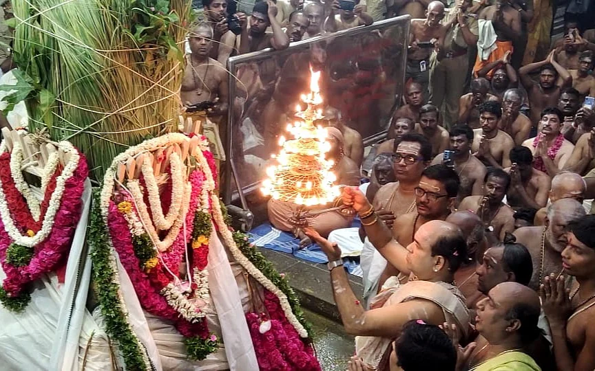 கொடியேற்ற தீபாராதனை