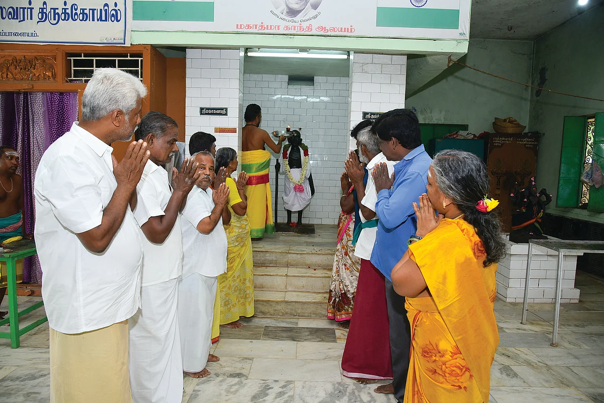 செந்தாம்பாளையம் கிராம மக்கள்