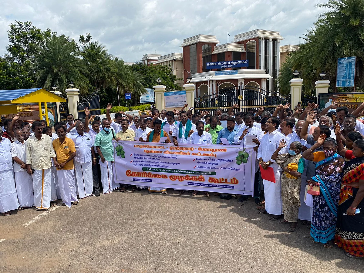 ரேஷன் கடையில் பாமாயிலுக்கு பதில் தேங்காய் எண்ணெய் வழங்க வேண்டும்! தென்னை விவசாயிகள் கோரிக்கை!