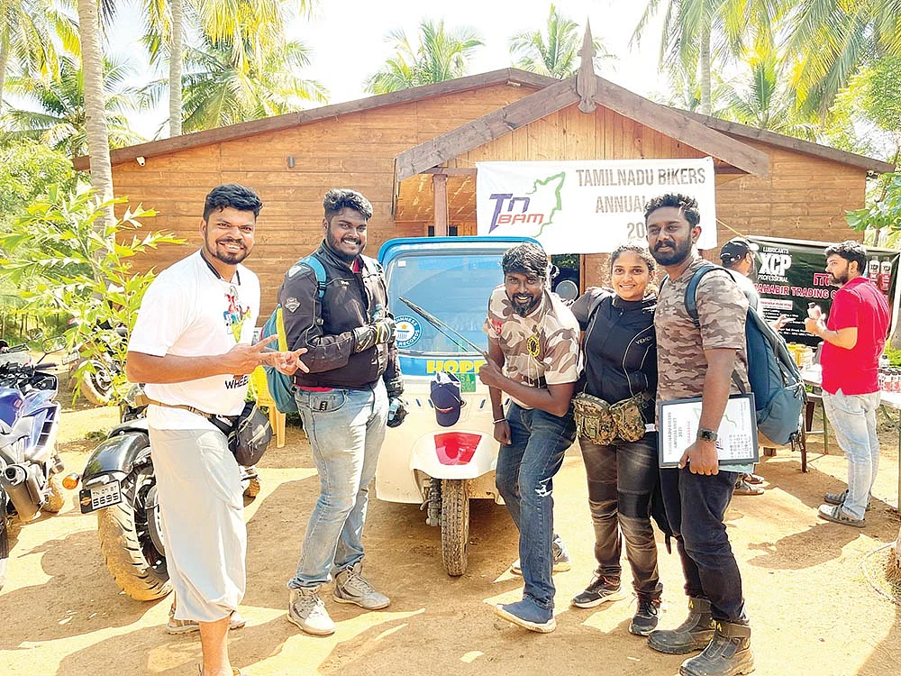 ஜோதி விக்னேஷுக்கு ஒரு கின்னஸ் ரெக்கார்டு பார்சேல்!
