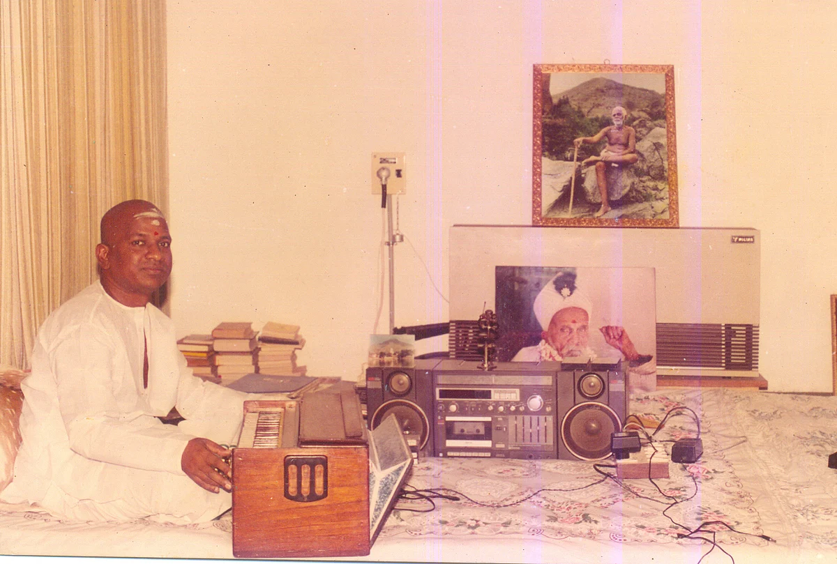 Rajavin Parvaiyil - Ilaiyaraja - 21