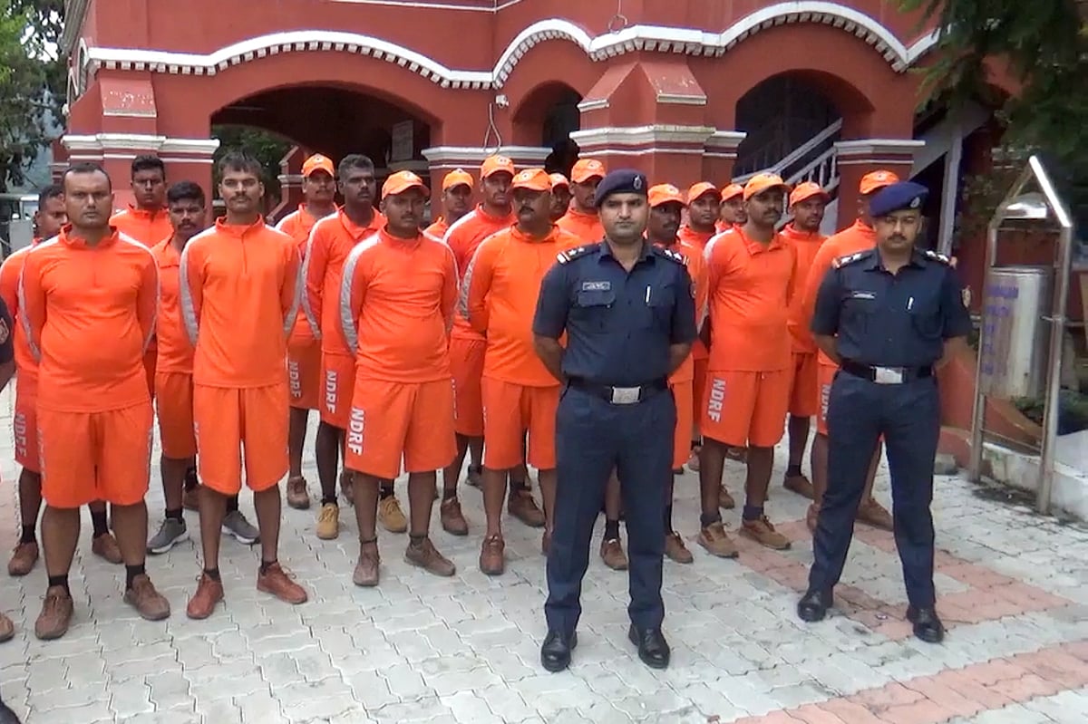 ரெட் அலர்ட்... நீலகிரிக்கு விரைந்த பேரிடர் மீட்புக் குழுவினர் - தயார் நிலையில் மாவட்ட நிர்வாகம்!