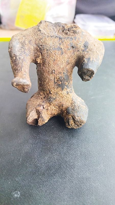 தமிழர் தொன்மை உணர்த்தும் தங்கக் காதணி!