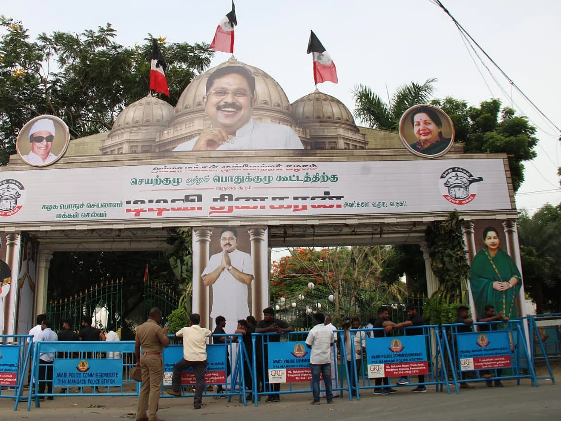 சசிகலா படம் மிஸ்ஸிங் டு `கம கம’ பிரியாணி வரை - டி.டி.வி.தினகரனின் அமமுக பொதுக்குழு ஹைலைட்ஸ்!
