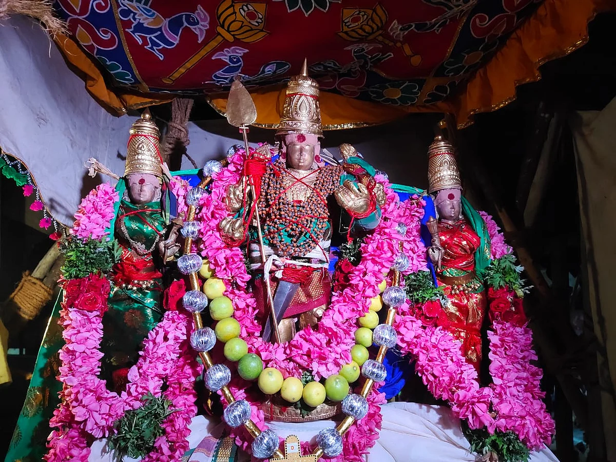 திருச்செந்தூர் ஆவணித்திருவிழா; 2 ஆண்டுக்குப் பிறகு பக்தர்கள் வெள்ளத்தில் வலம் வந்த தேர்!