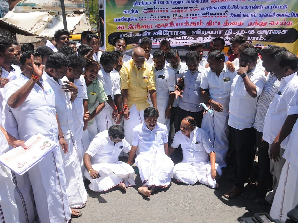 ``பல்கலைக்கழகத்துக்கு நிதி இல்லை; ஆனால் எழுதாத பேனாவுக்கு ரூ.82 கோடியா?” - சி.வி.சண்முகம் ஆவேசம்