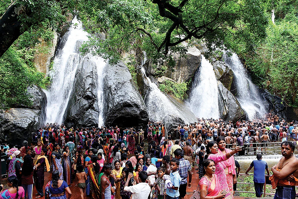 குற்றாலம்... தனியார் அருவிகளால் தடம் மாறும் தண்ணீர்!