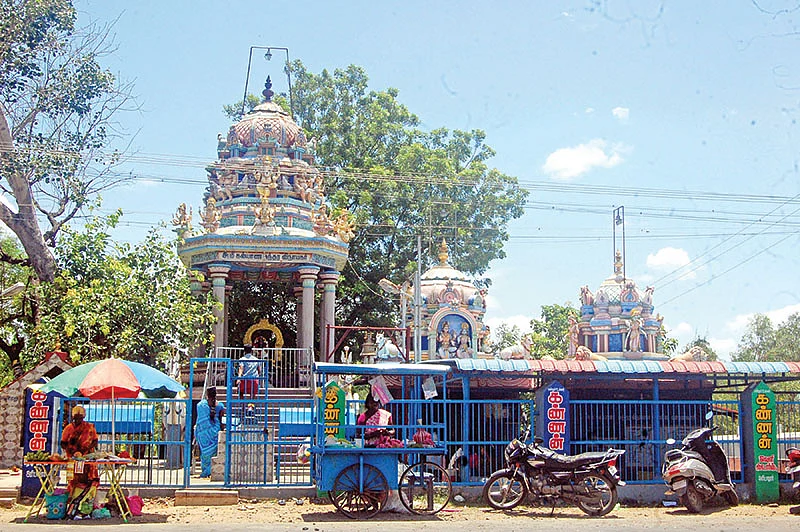 வேலை கிடைக்க
வாழைப்பழ மாலை!