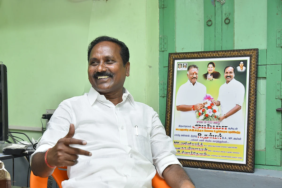 ``அண்ணன் எடப்பாடி, அவரின் சமூகம் சார்ந்தே இயங்குகிறார்...” - போட்டுத் தாக்கும் எம்.பி தர்மர்