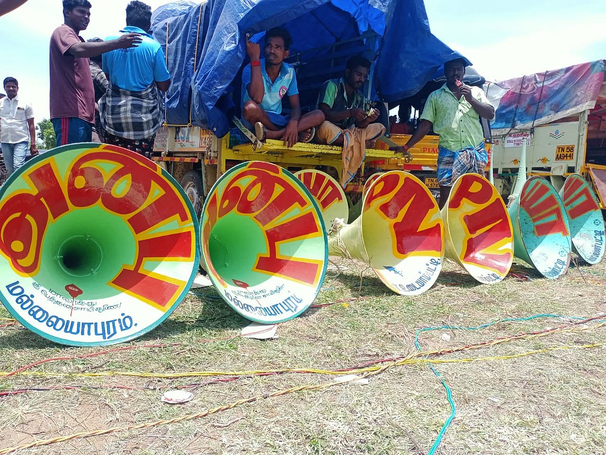 `யார் பெரிய ஆளுன்னு லவுட் ஸ்பீக்கர்ல பாட்டு போட்டு காட்டு' - ஆயிரங்களில் பரிசு; வித்தியாசமான போட்டி!