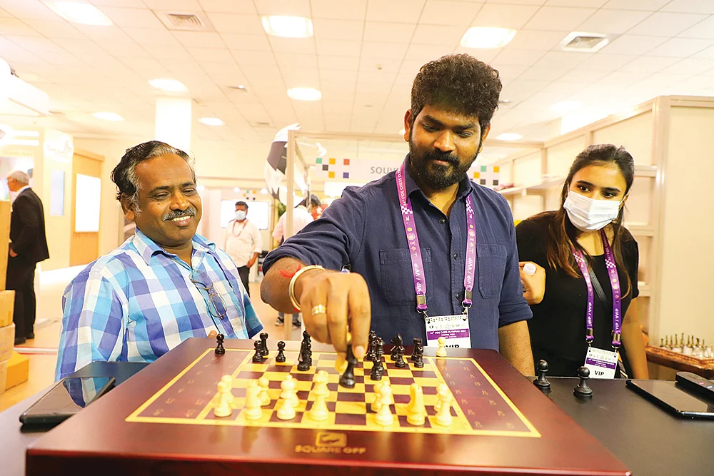 விளையாடுகிறார் விக்னேஷ் சிவன்