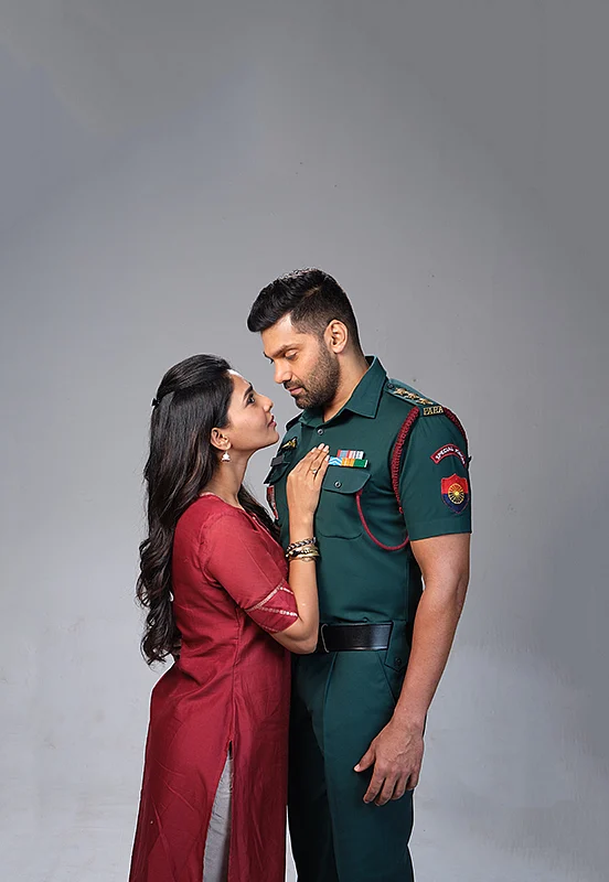 “ஆர்யாகிட்ட மற்ற ஹீரோக்கள் எச்சரிக்கையா இருக்கணும்!”