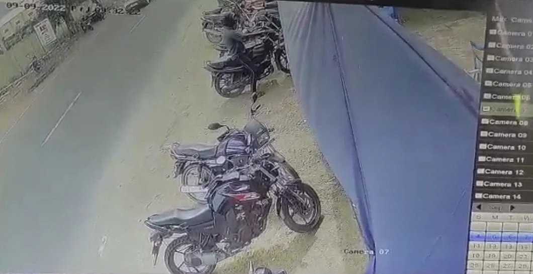பழைய வாகனத்தை நிறுத்தும் மர்ம நபர்