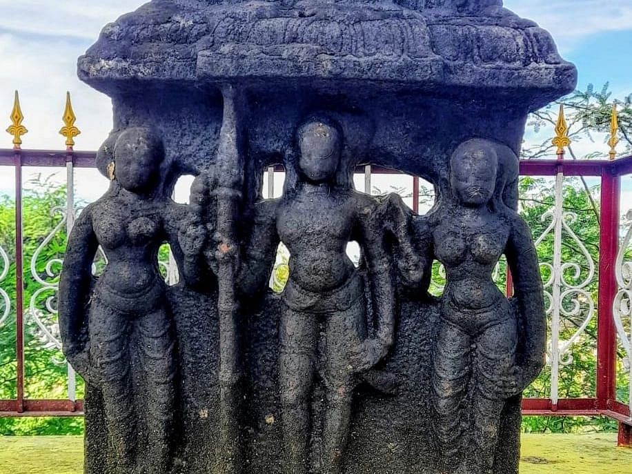 மதுரை: 500 ஆண்டுகள் பழைமையான வளரி வீரனின் நடுகல் சிற்பம் கண்டுபிடிப்பு!
