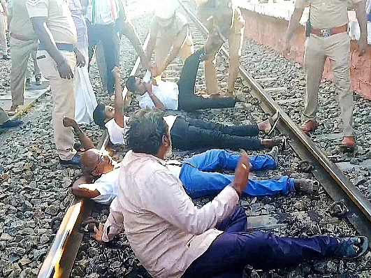 ``மத்திய அரசின் காதுகளுக்கு அம்பானி, அதானி கோரிக்கை மட்டுமே கேட்கிறது" - சு.வெங்கடேசன் எம்.பி.