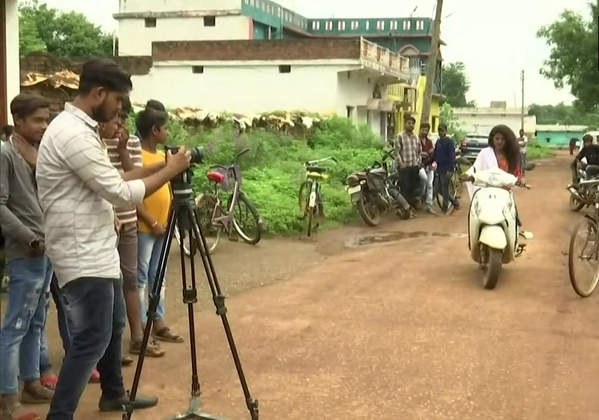 யூடியூப் பணியில்