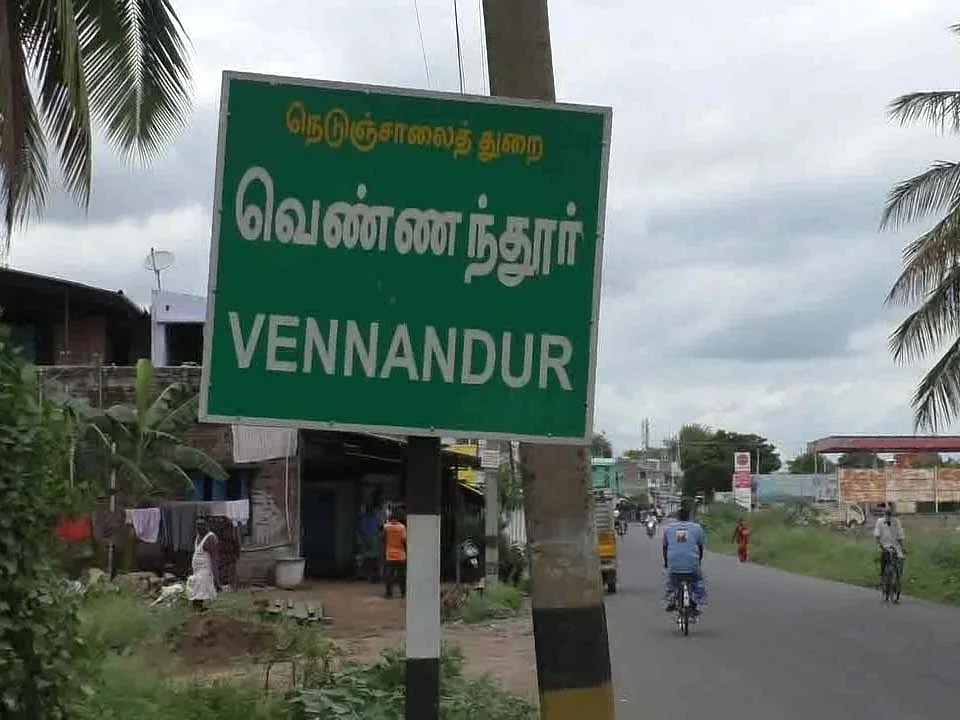 நாமக்கல்: 'நாட்டுக்கோழி, கொள்ளை ரேட்டு போகும் சார்' - 3 மாதங்களில் 250 கோழிகளைத் திருடிய இளைஞர்கள்
