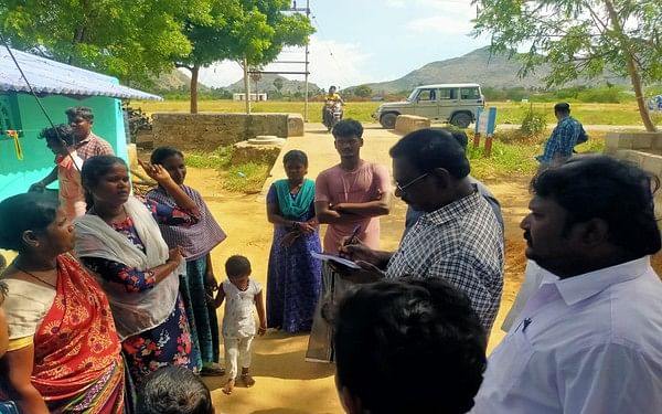 பள்ளி சிறுவர்களுக்கு தீண்டாமை கொடுமை நடந்த கடைக்கு சீல்!  - உரிமையாளர் உள்ளிட்ட இருவர் கைது
